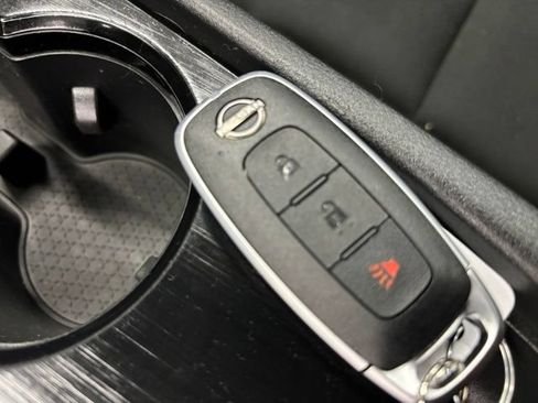 Used 2024 Nissan Rogue S FWD image 33