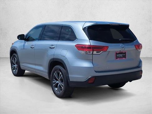 Used 2017 Toyota Highlander LE FWD image 10