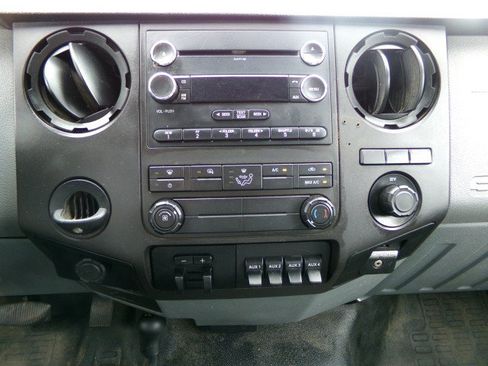 Used 2015 Ford F550 4x4 Regular Cab Super Duty image 13