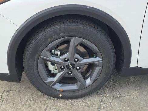 New 2025 Kia K4 LXS image 35