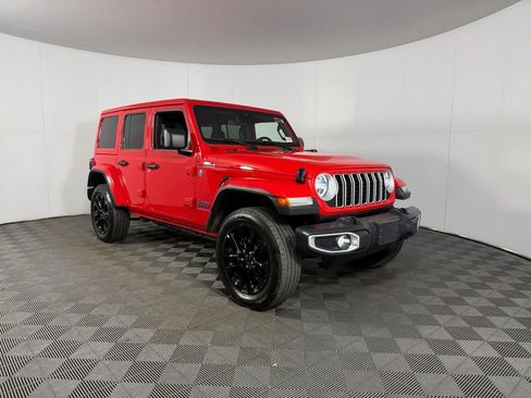 Used 2025 Jeep Wrangler Unlimited Sahara w/ Safety Group AWD/4WD image 3