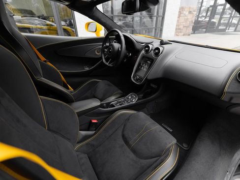 Used 2019 McLaren 570S Spider RWD image 24