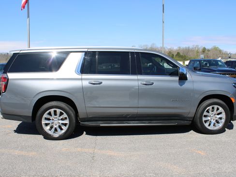 Used 2021 Chevrolet Suburban Premier w/ Premium Package image 5