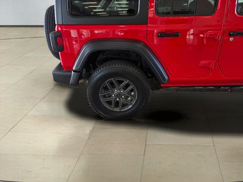 Used 2024 Jeep Wrangler Unlimited Sport AWD/4WD image 30