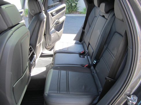 Used 2019 Porsche Cayenne AWD/4WD image 20