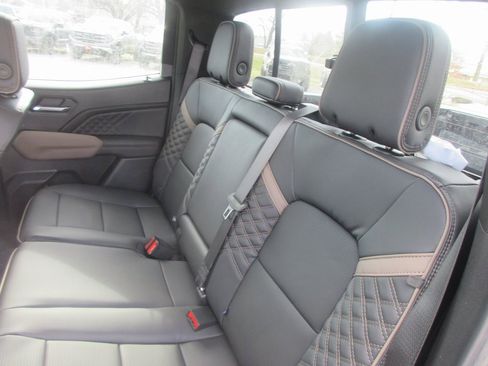 New 2026 GMC Canyon Denali image 14