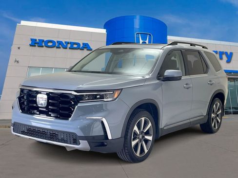 Used 2023 Honda Pilot Touring image 1