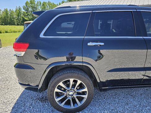 Used 2017 Jeep Grand Cherokee Overland AWD/4WD image 12