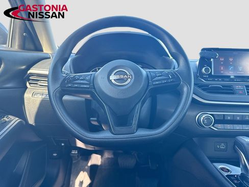 Used 2023 Nissan Altima 2.5 S FWD image 29