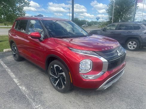 Used 2023 Mitsubishi Outlander SE FWD image 2