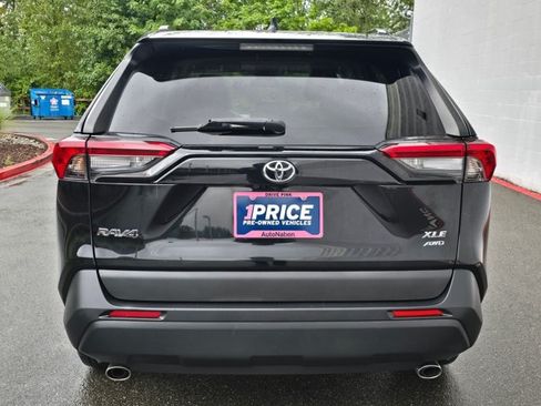 Used 2021 Toyota RAV4 XLE AWD/4WD image 6