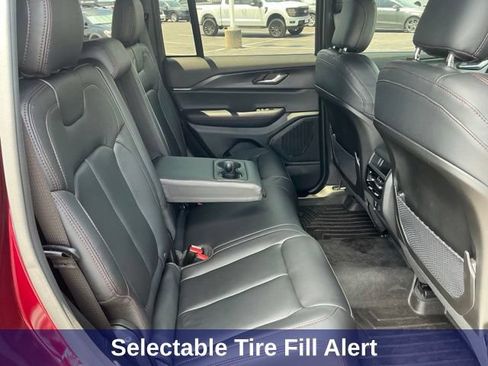 Used 2025 Jeep Grand Cherokee Altitude AWD/4WD image 23