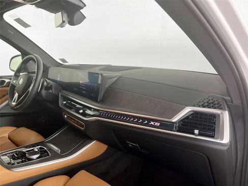 Used 2025 BMW X5 xDrive50e w/ Premium Package image 28