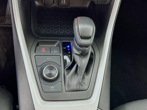 Used 2025 Toyota RAV4 XLE image 24