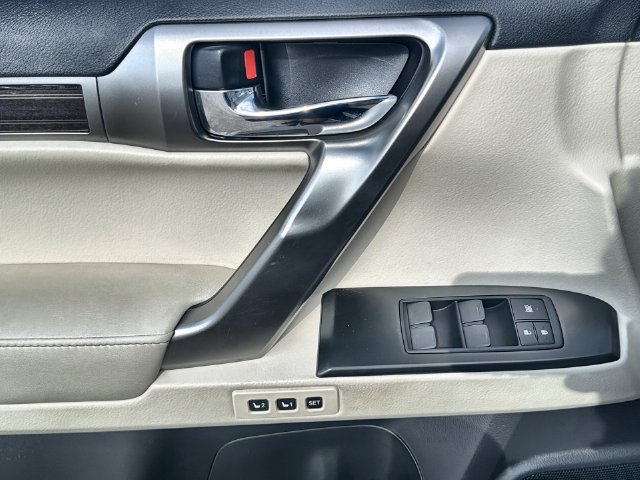 Used 2023 Lexus GX 460 Luxury w/ Sport Design Package AWD/4WD image 13