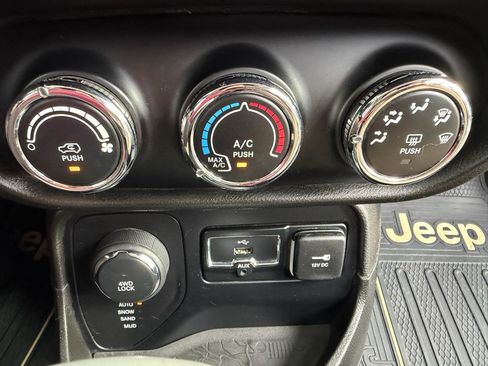 Used 2017 Jeep Renegade Sport w/ Power & Air Group AWD/4WD image 14