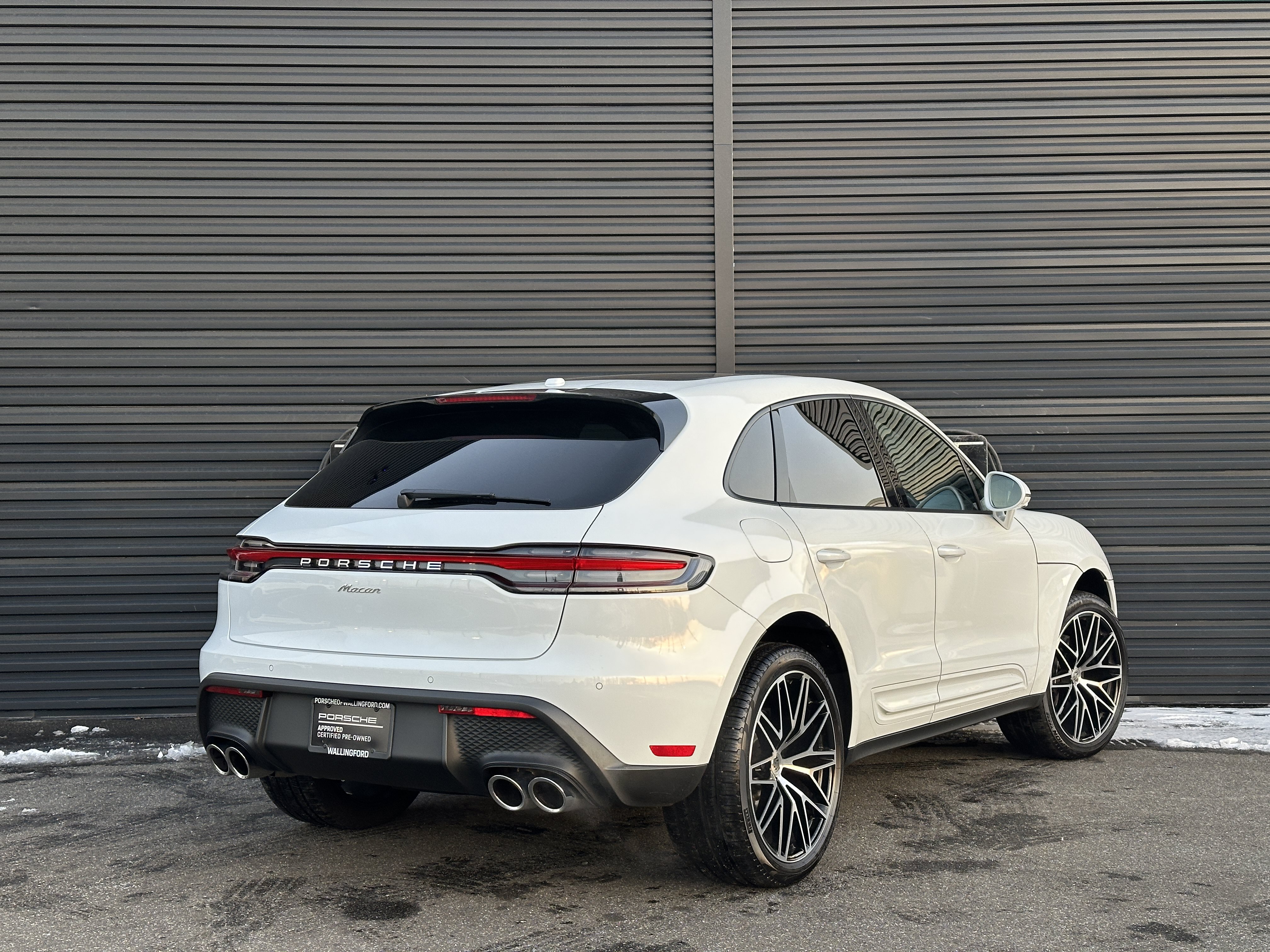 Certified 2025 Porsche Macan AWD/4WD image 8