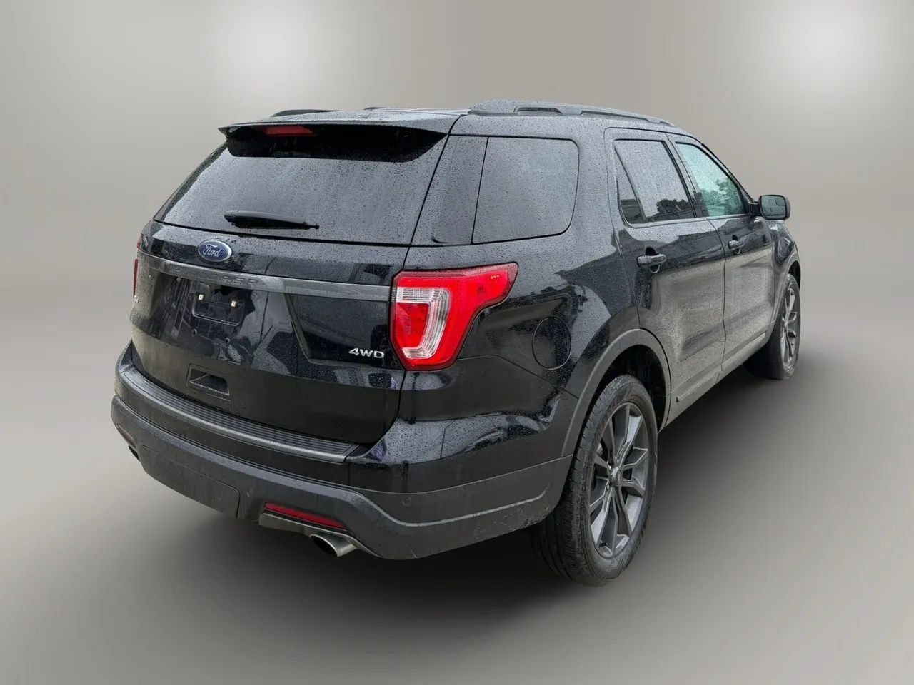 Used 2018 Ford Explorer XLT w/ Equipment Group 202A AWD/4WD image 7