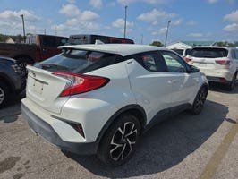 Used 2018 Toyota C-HR XLE FWD image 2