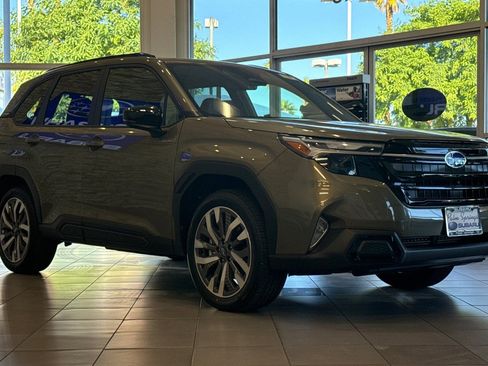 Used 2025 Subaru Forester Touring image 7