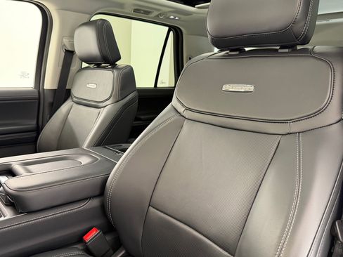 Used 2025 Ford Expedition Platinum w/ Driver's Package image 22