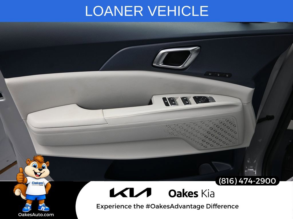 Certified 2026 Kia Carnival EX FWD image 9