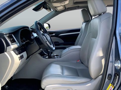 Used 2018 Toyota Highlander XLE FWD image 8