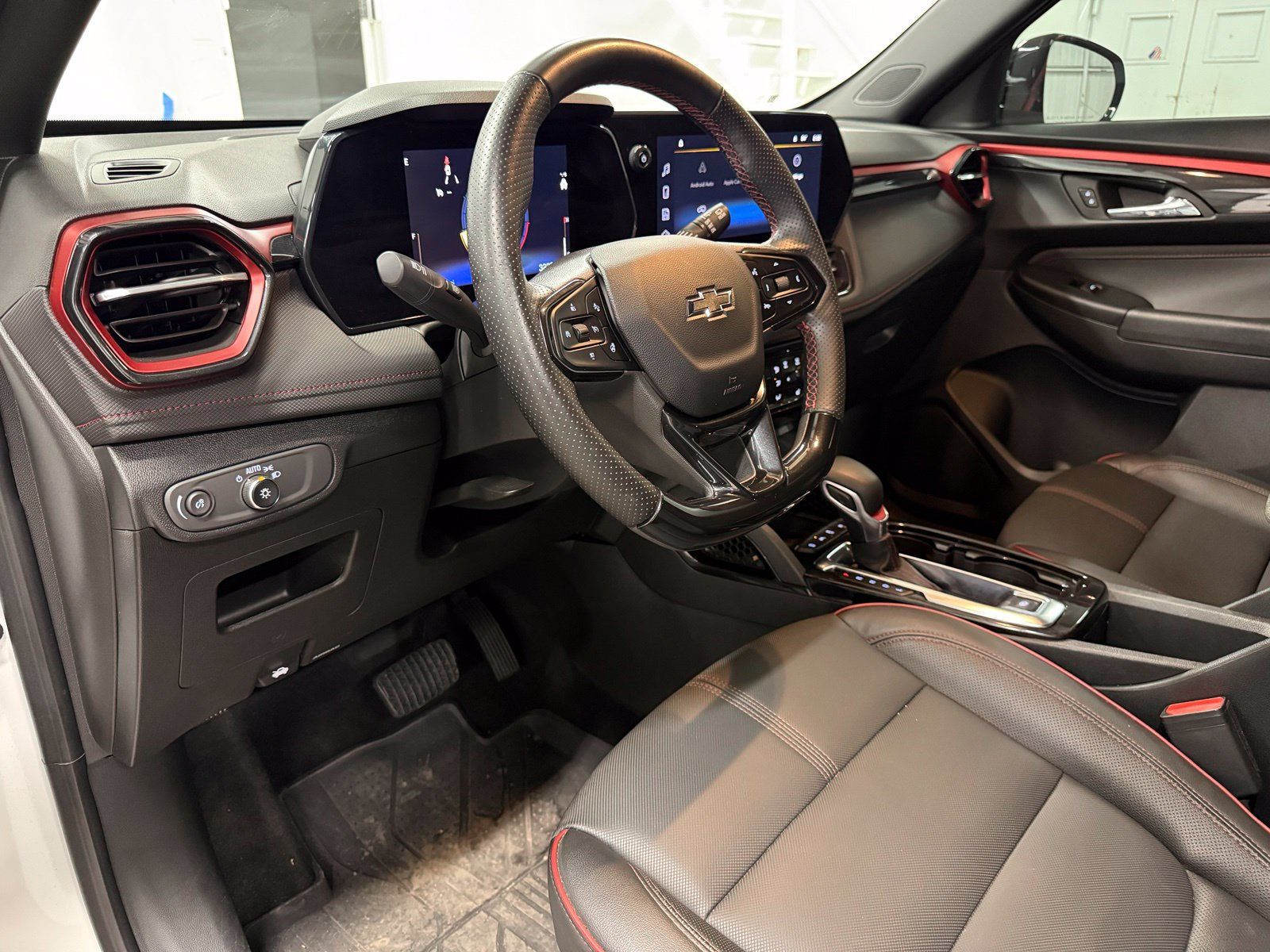 Used 2024 Chevrolet TrailBlazer RS w/ Convenience Package FWD image 17