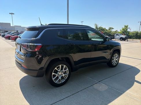 Used 2024 Jeep Compass Latitude AWD/4WD image 5