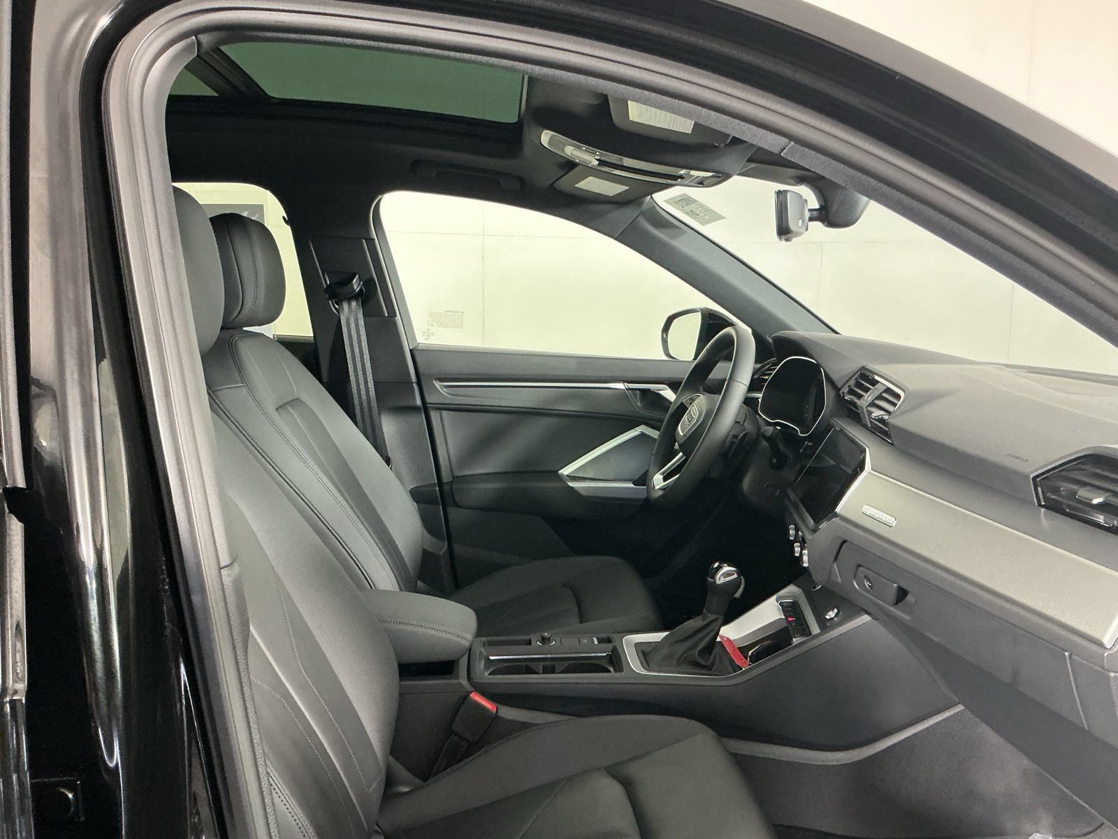 Used 2025 Audi Q3 2.0T Premium AWD/4WD image 18