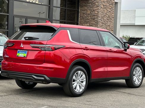 New 2025 Mitsubishi Outlander ES image 5