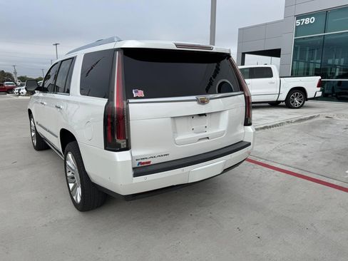 Used 2019 Cadillac Escalade Platinum image 3