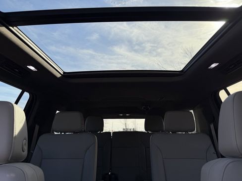 Used 2023 Chevrolet Suburban Z71 w/ Z71 Off-Road Package image 53