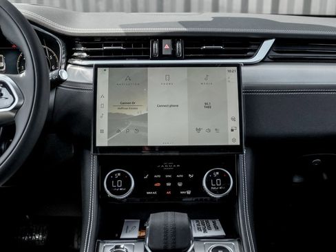 Used 2025 Jaguar F-PACE R-Dynamic S image 18