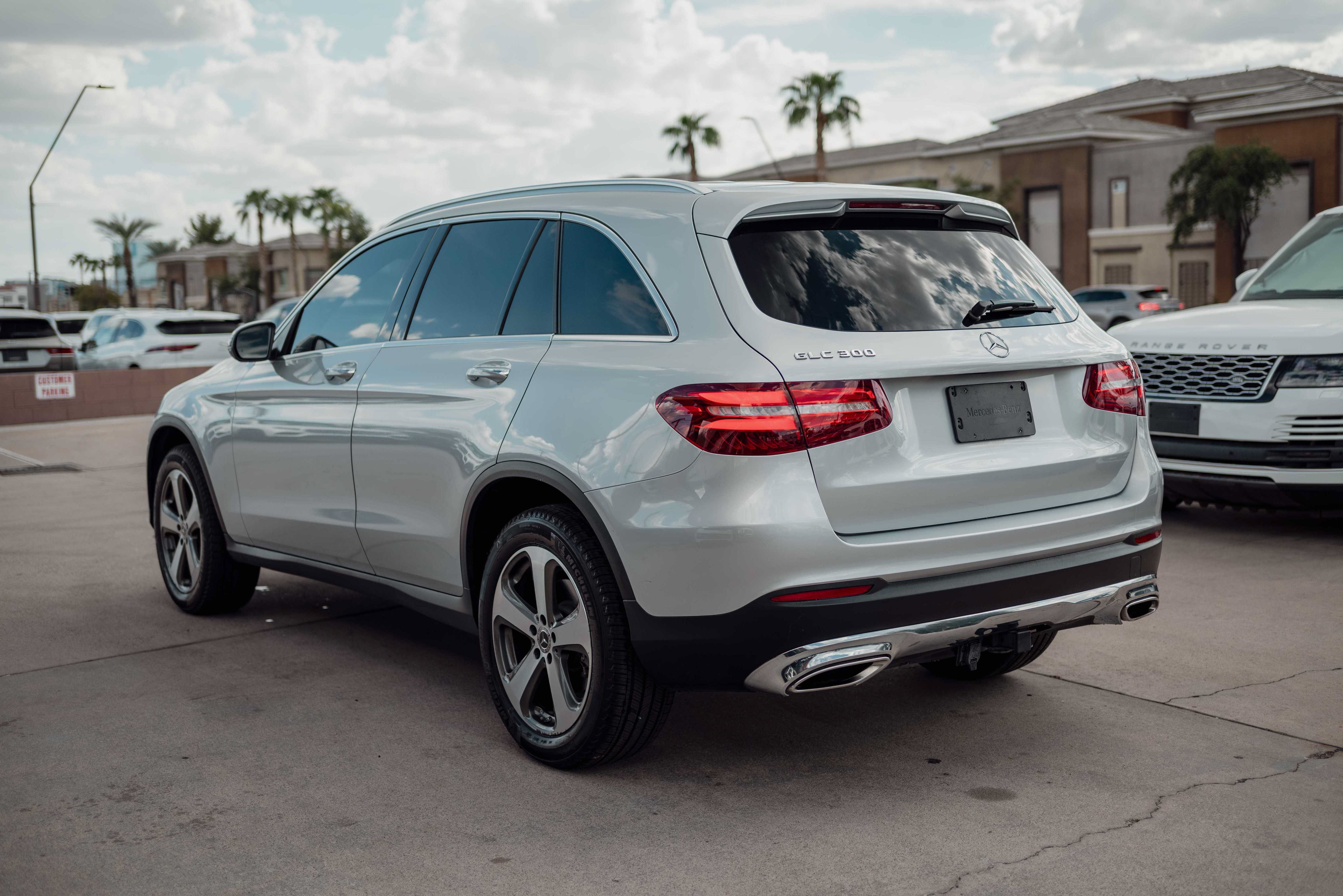 Used 2017 Mercedes-Benz GLC 300 w/ Premium 2 Package image 4