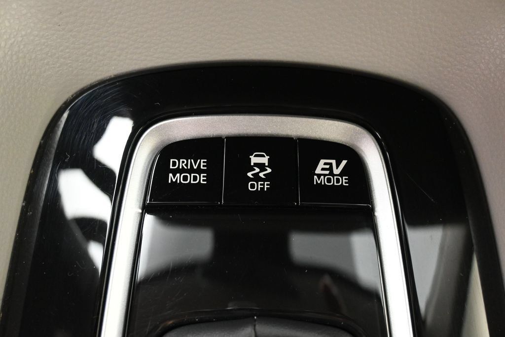Used 2024 Toyota Corolla LE w/ LE Convenience Package FWD image 22