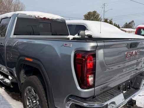 Used 2025 GMC Sierra 2500 SLE w/ SLE Value Package; image 4