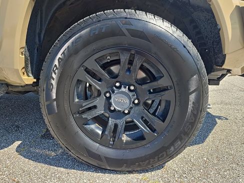 Used 2018 Toyota Tacoma SR5 AWD/4WD image 31