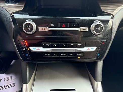 Used 2022 Ford Explorer Limited w/ Equipment Group 301A image 20
