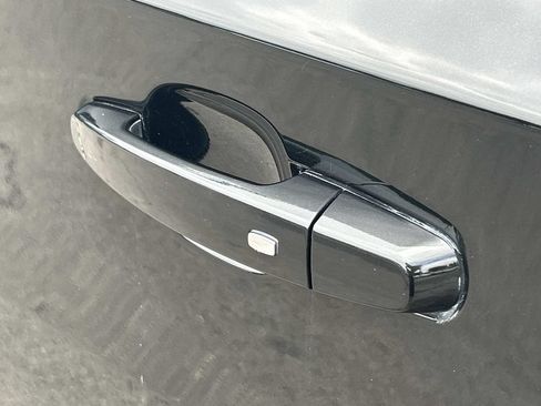 Used 2019 Chevrolet Traverse LT FWD image 22