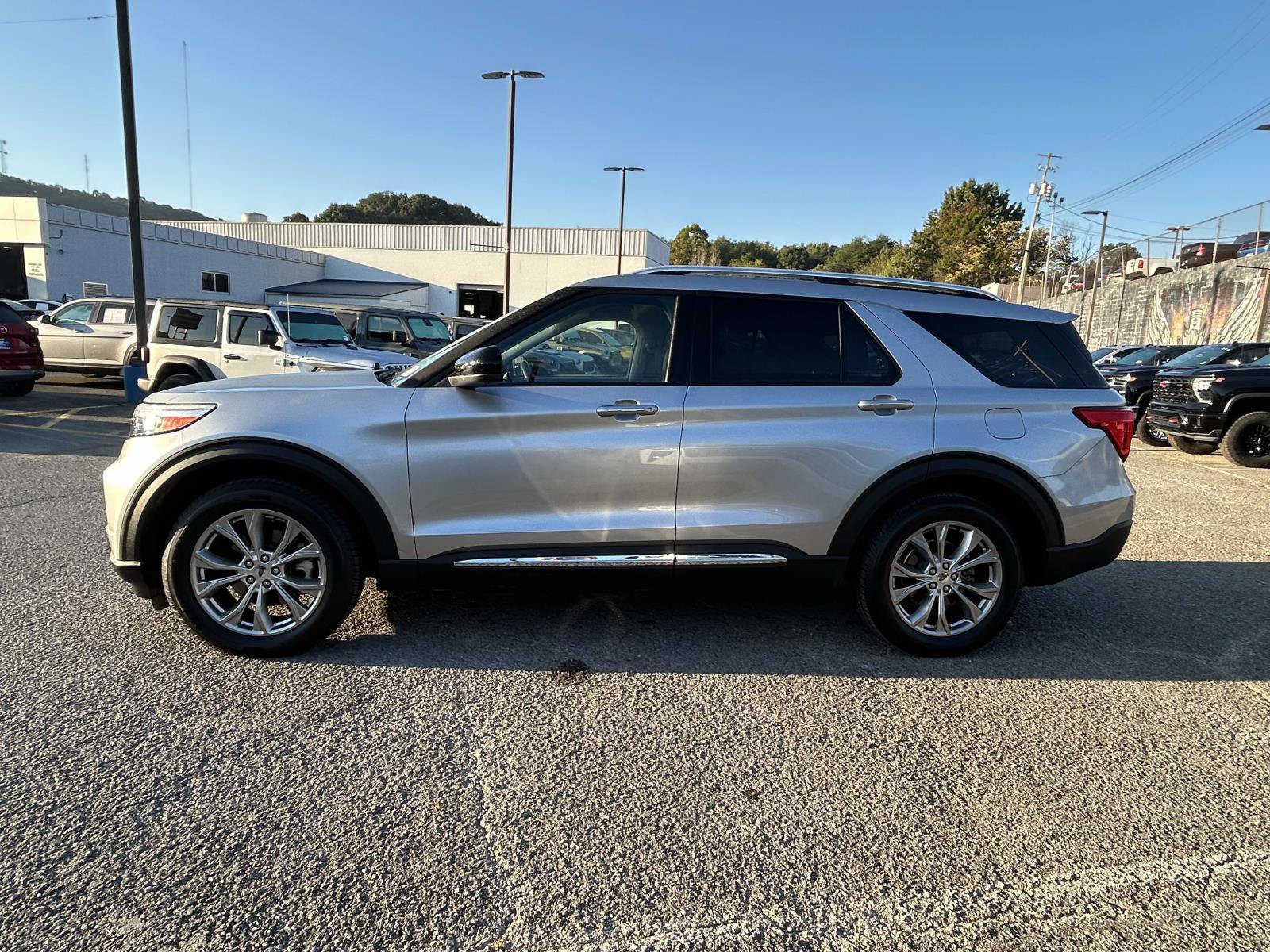 Used 2022 Ford Explorer Limited AWD/4WD image 4