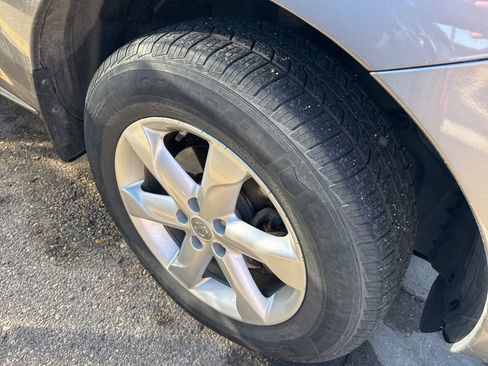 Used 2010 Nissan Murano SL w/ Premium Pkg image 2