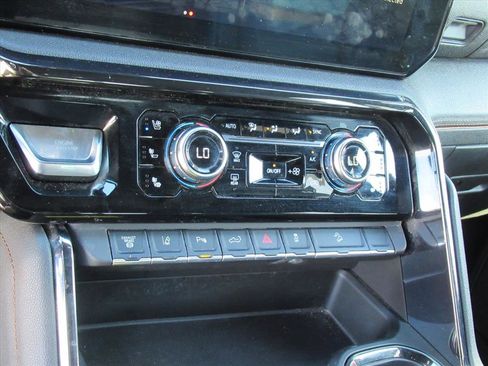 Used 2024 GMC Sierra 2500 AT4 w/ AT4 Premium Plus Package image 24