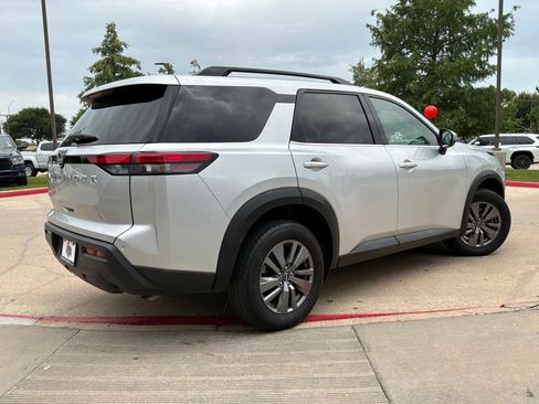 Used 2025 Nissan Pathfinder SV FWD image 6
