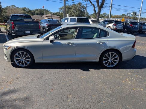 Used 2020 Volvo S60 T5 Momentum image 6