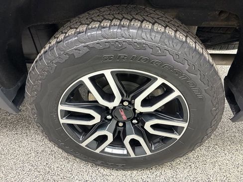 Used 2024 GMC Sierra 1500 AT4 w/ Technology Package AWD/4WD image 13