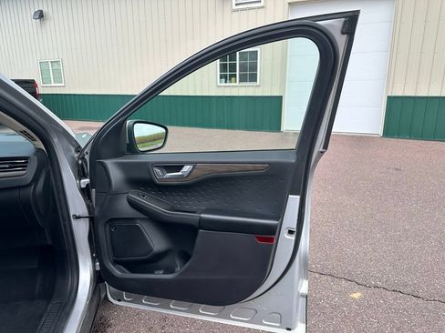 Used 2020 Ford Escape Titanium AWD/4WD image 30