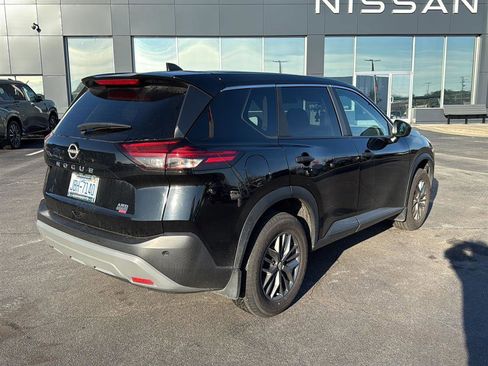 Used 2023 Nissan Rogue S image 3