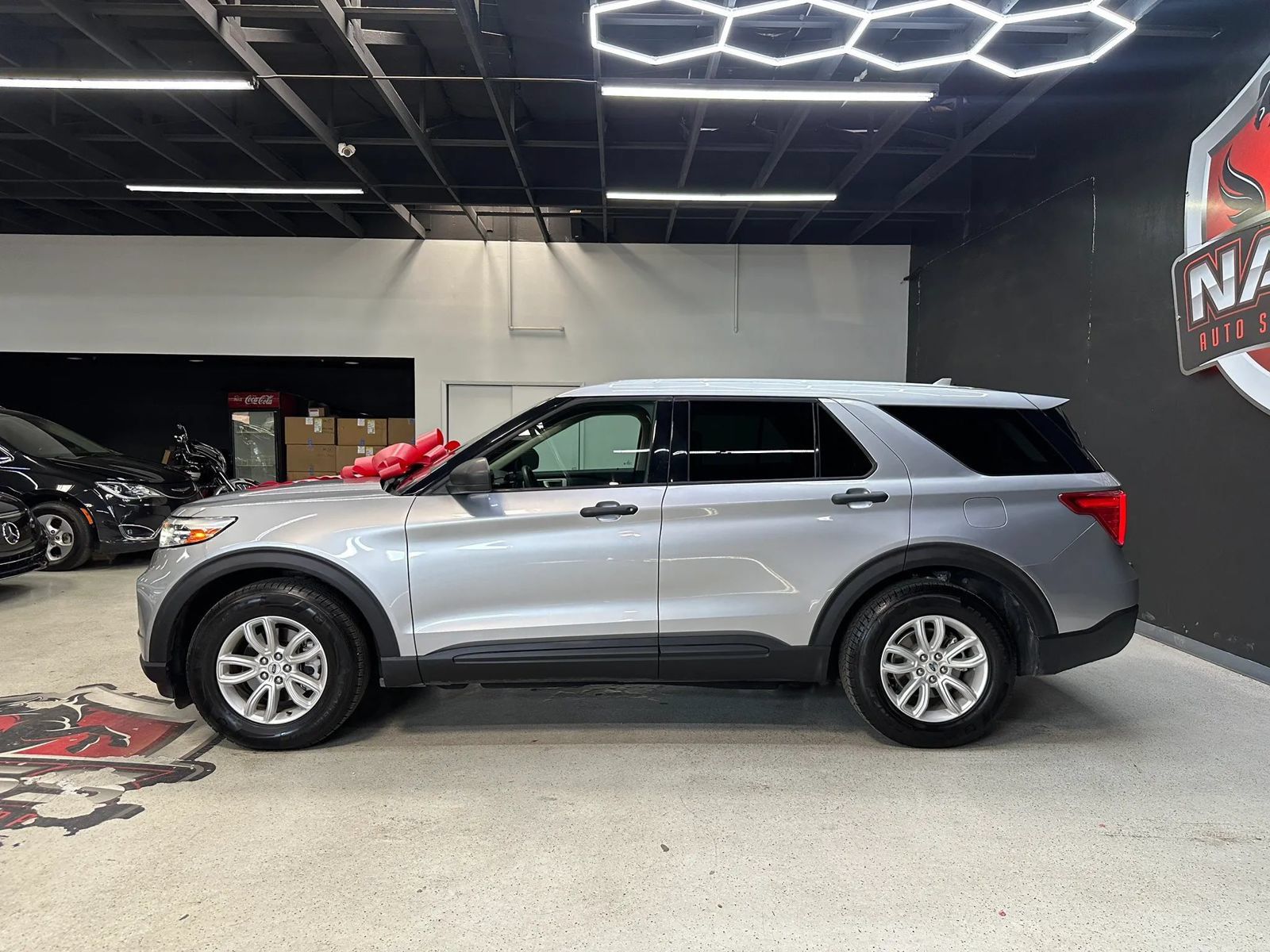 Used 2020 Ford Explorer 4WD w/ Class III Trailer Tow Package image 11