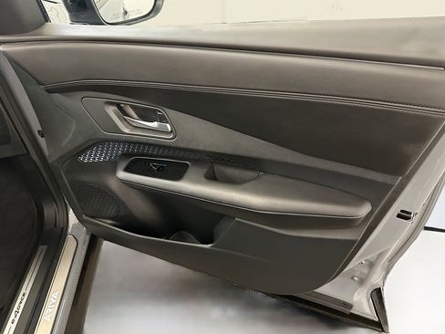 Used 2024 Nissan Ariya AWD image 33